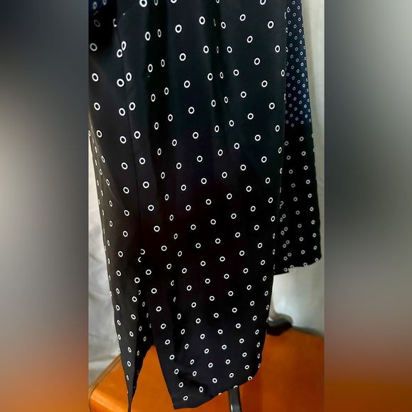 NWT ALFANI in 3X size tunic blouse in navy blue & white with hidden buttons - Picture 3 of 5